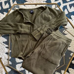 GAP Ribbed Olive Women's Jogger Set